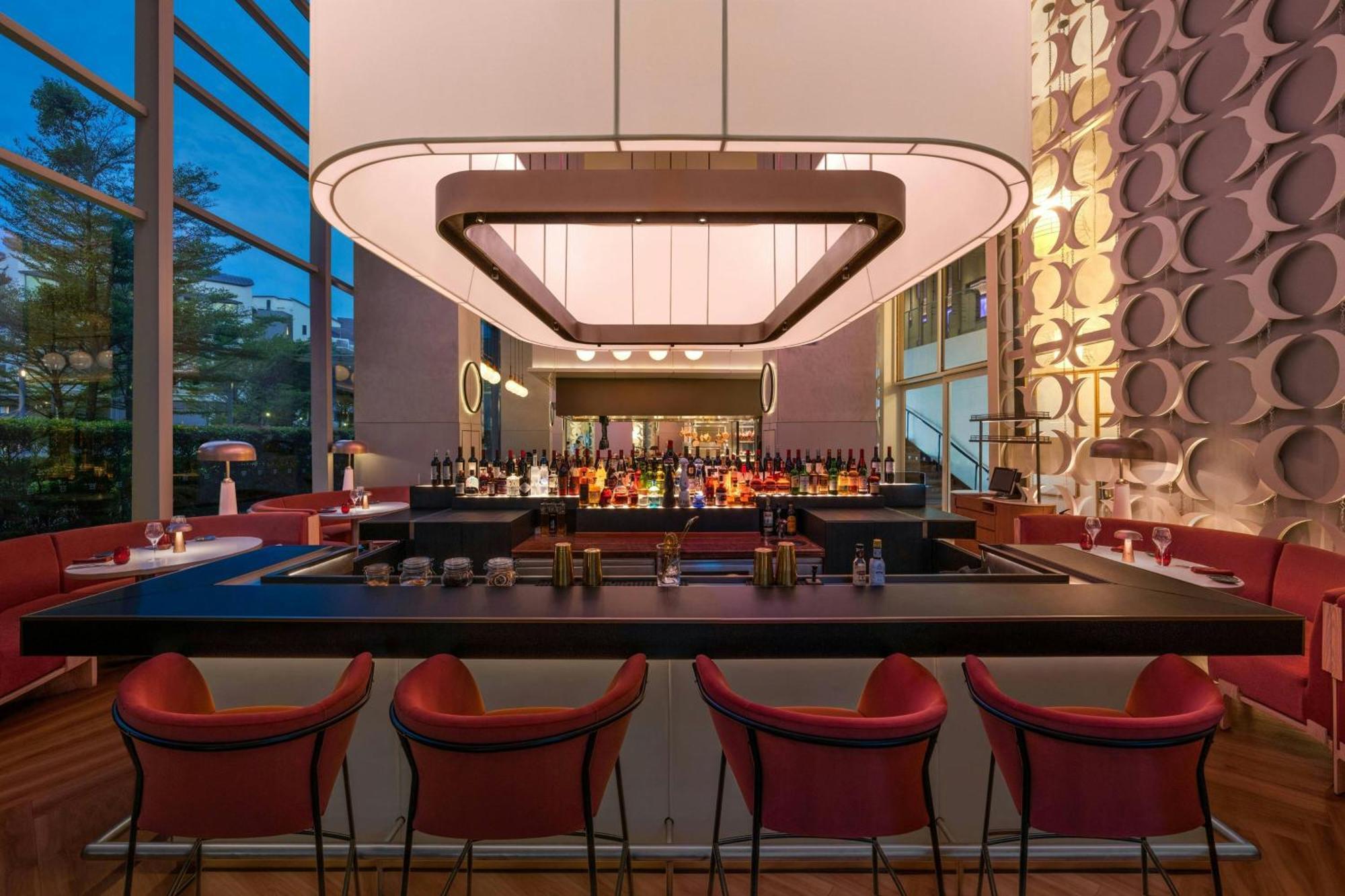 W Singapore - Sentosa Cove Eksteriør bilde The bar at the hotel